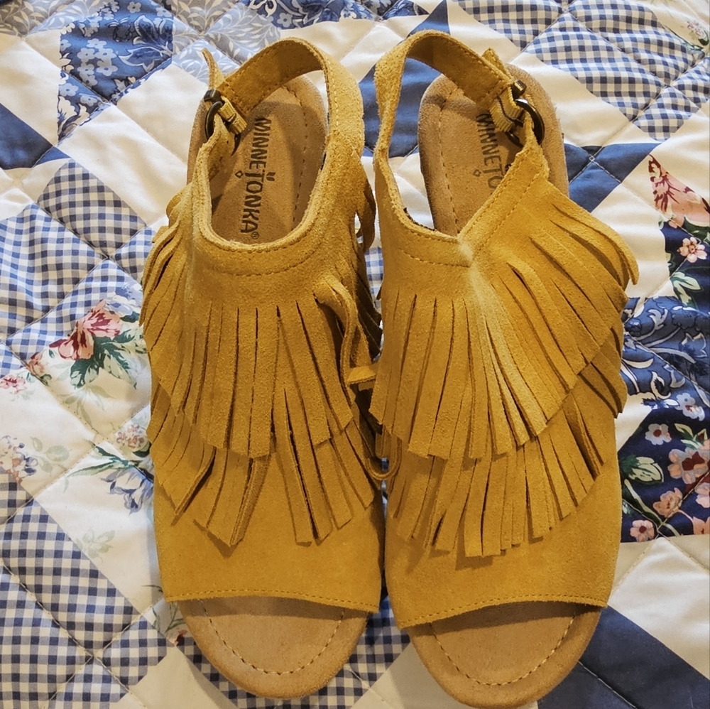 Minnetonka yellow wedge sandals size 10
